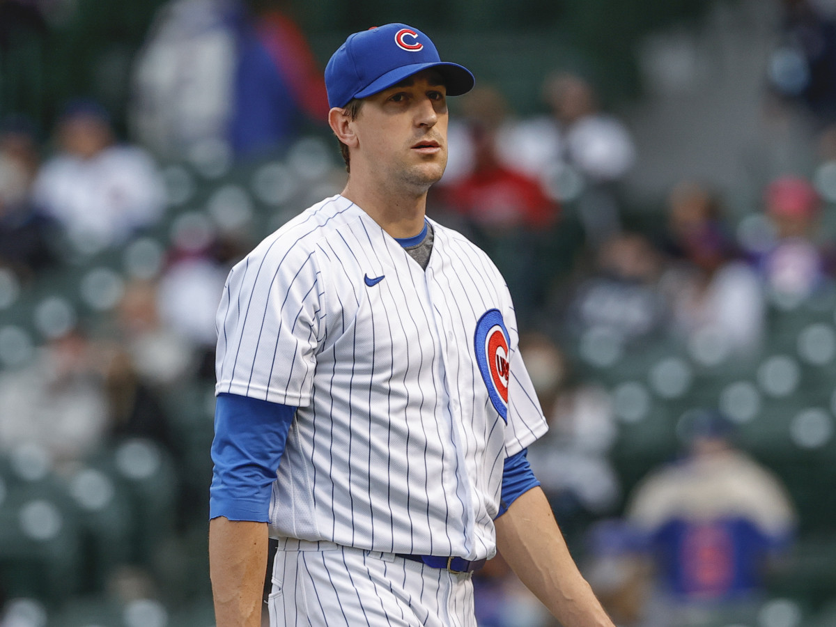 Kyle Hendricks leaves the mound after giving up four home runs against the Braves in the first inning.